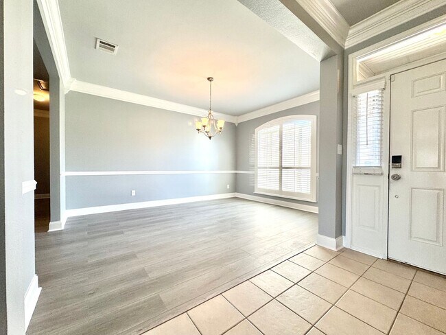 Foto del edificio - Spacious 4 Bed, 2.5 Bath Home in Gonzales - Expanded Kitchen, Fireplace, & Patio!