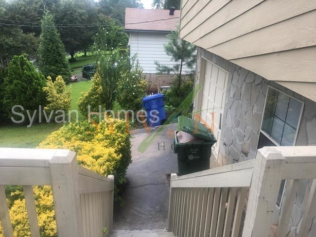 Building Photo - 3782 N Camp Creek Pkwy SW