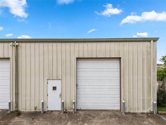 Foto del edificio - 8019 Farm to Market 517 Rd W