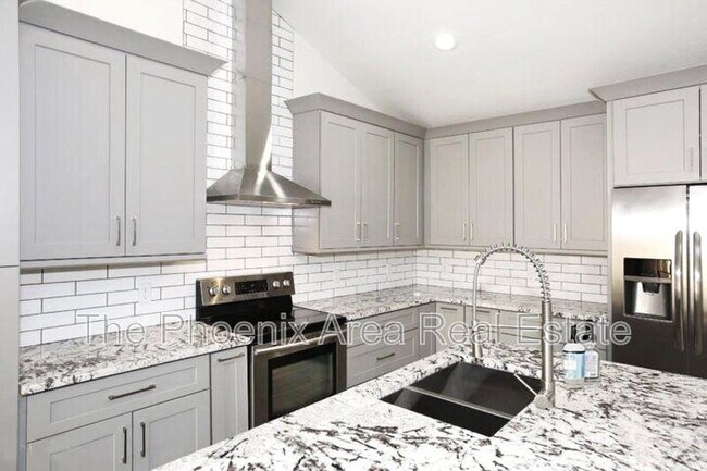 Building Photo - 9128 E Gelding Dr