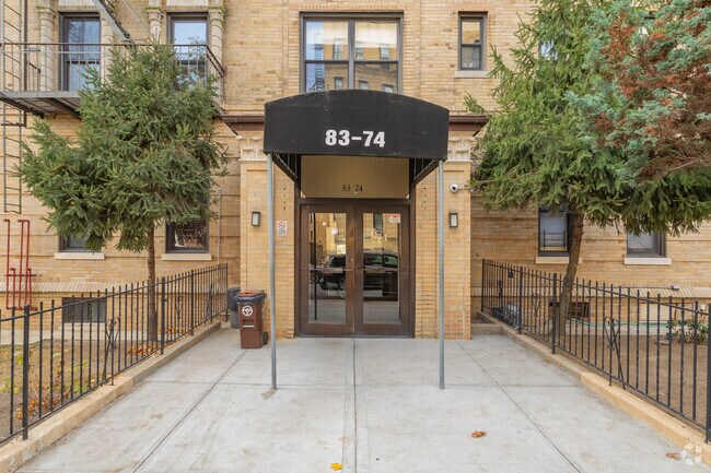 Foto del edificio - 83-74 Talbot St