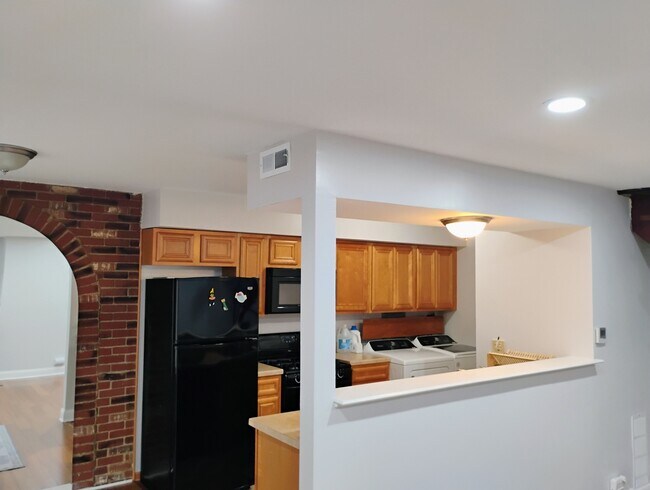 Building Photo - 1226 Cove Dr