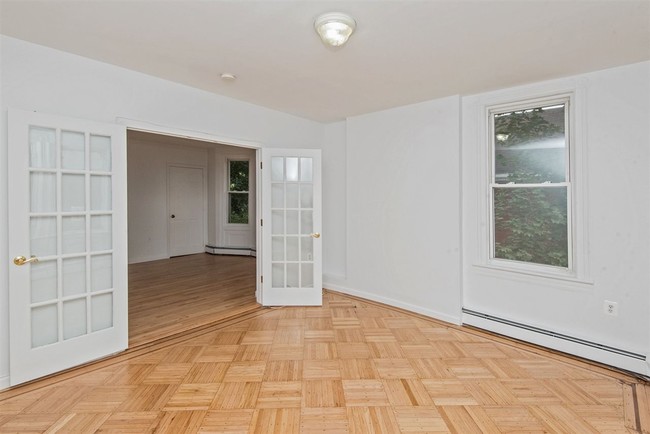 Building Photo - 32 Winfield Ave