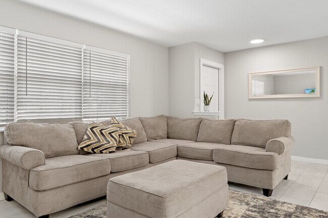 Foto del edificio - 4830 Cortez Cir