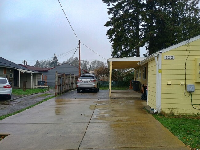 Building Photo - Cozy 2 Bedroom Bremerton Unit Within Walki...