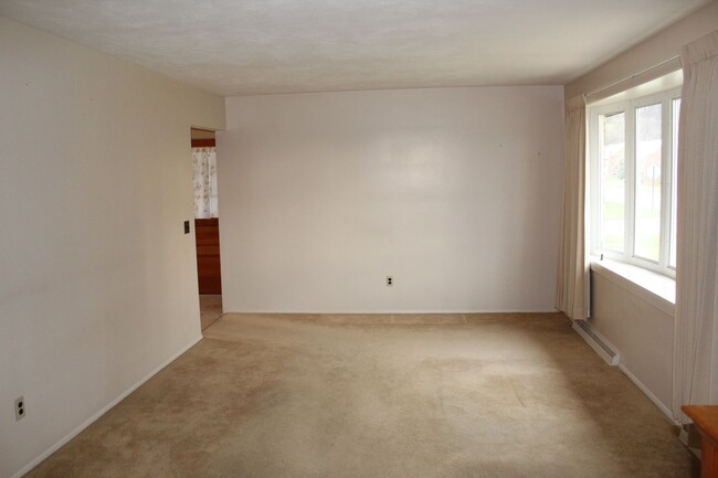 Building Photo - Single Family Home