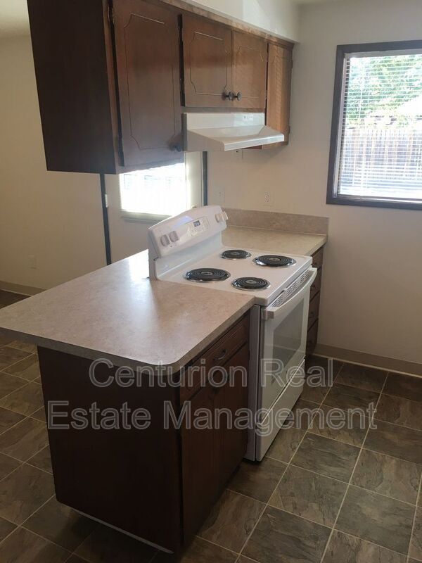 Building Photo - 730 Queen Ave SE