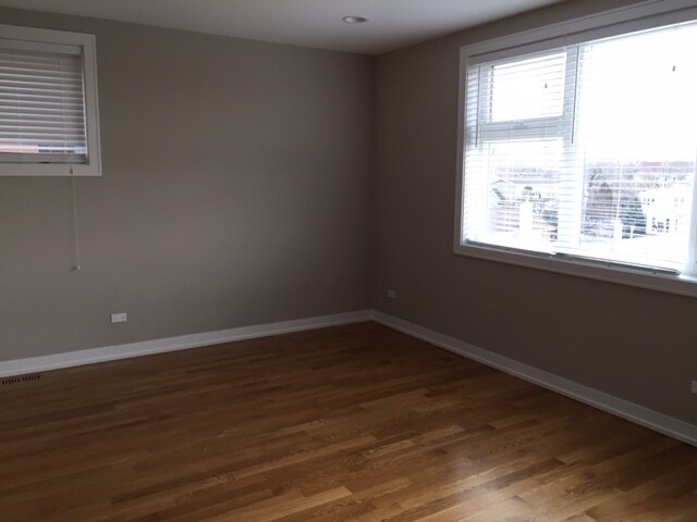 Building Photo - 2527 W Fullerton Ave