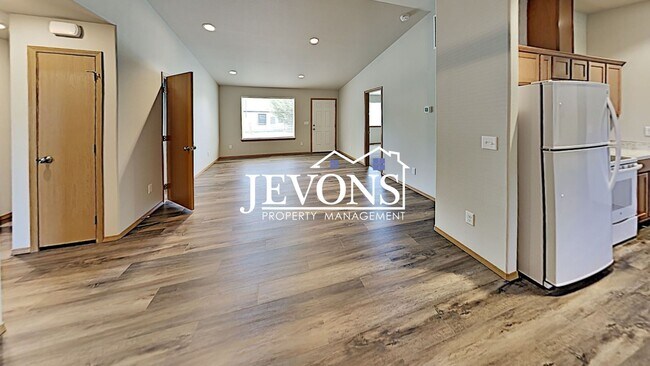 Building Photo - 1714 S 9th Ave Yakima, WA 98902