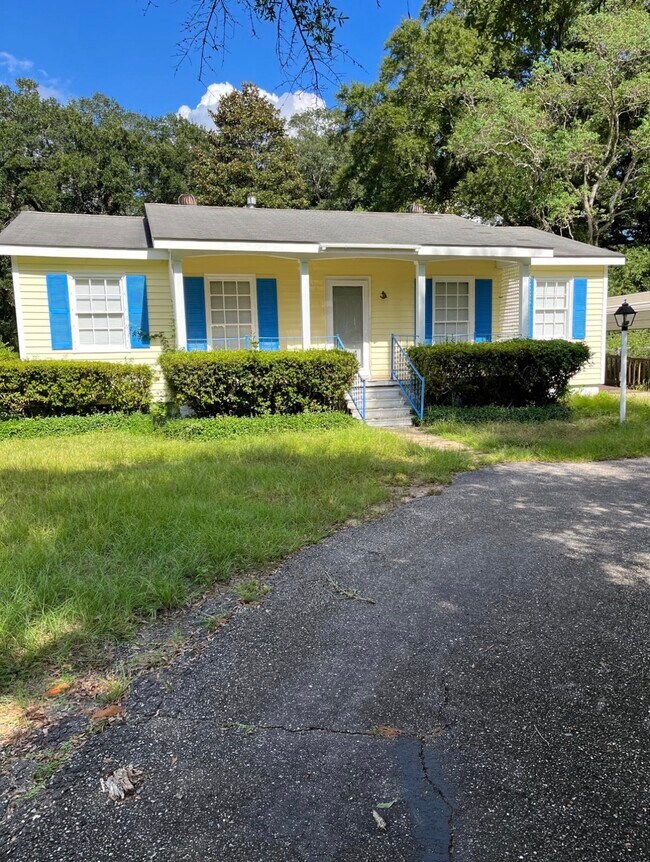 Building Photo - 1031 Oakland Dr