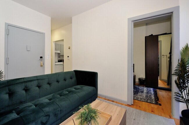 Foto del edificio - 356 W 37th St