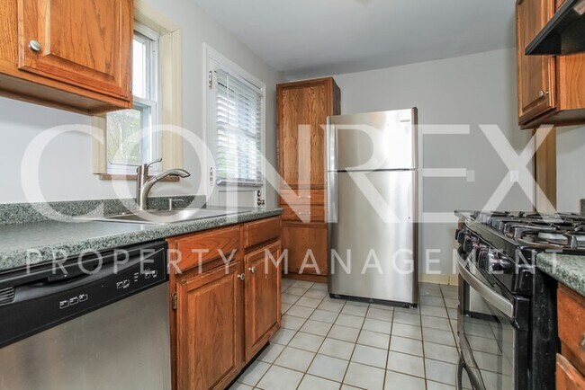 Building Photo - Awesome 3 Bedroom