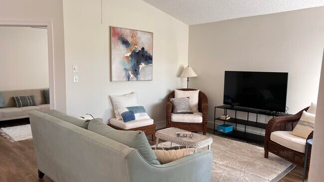 Building Photo - 2492 Bedford Mews Dr