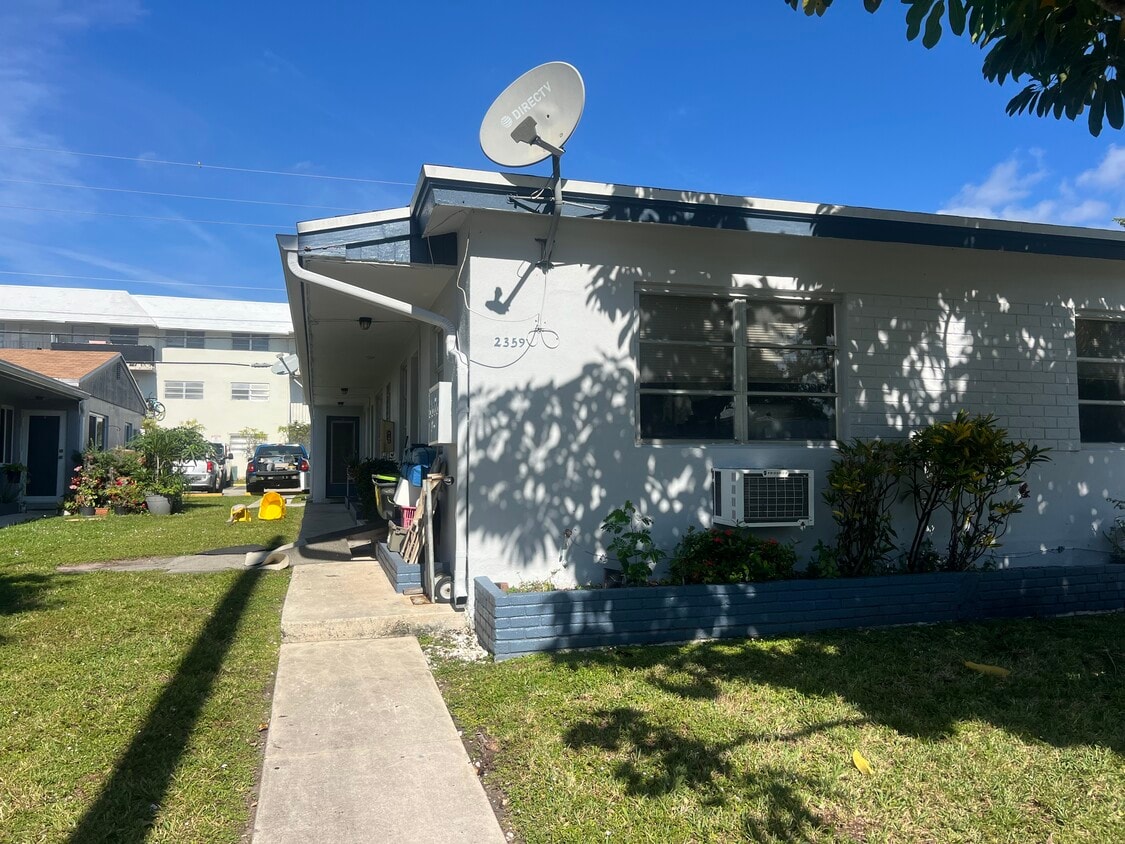 Foto principal - 2359 NE 172nd St