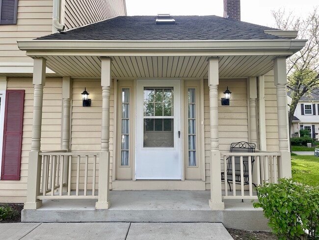 Building Photo - 2760 College Hill Cir