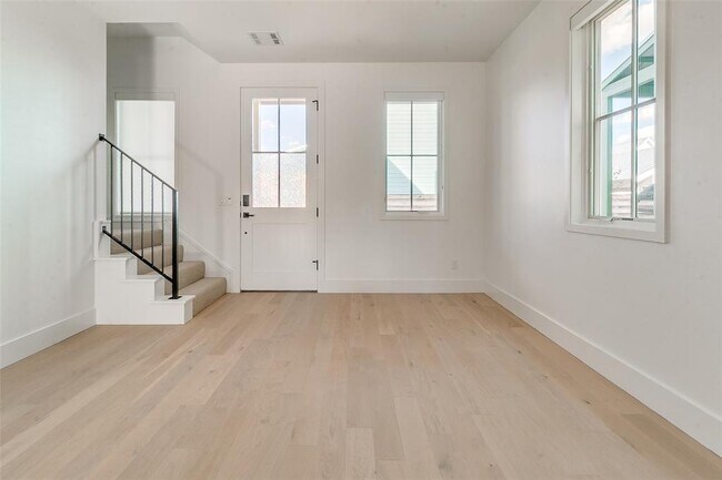 Foto del edificio - 1056 Hangar Dr