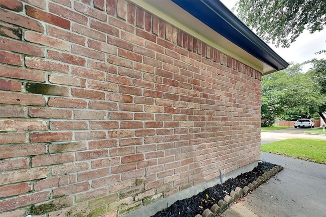 Building Photo - 9903 Jockey Club Dr