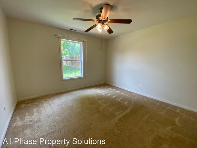 Building Photo - 2 br, 1 bath House - 2019 Oak St.