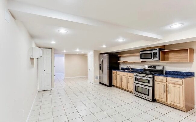 Building Photo - 729 Oldham St