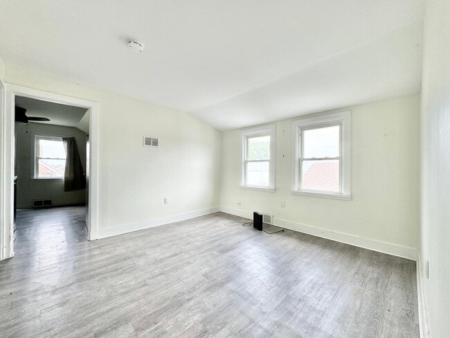 Building Photo - 232 Grantham Ave