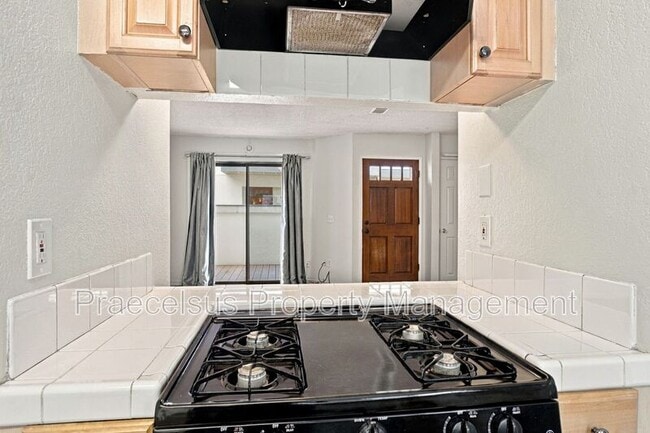 Building Photo - 1465 Hemlock Ave