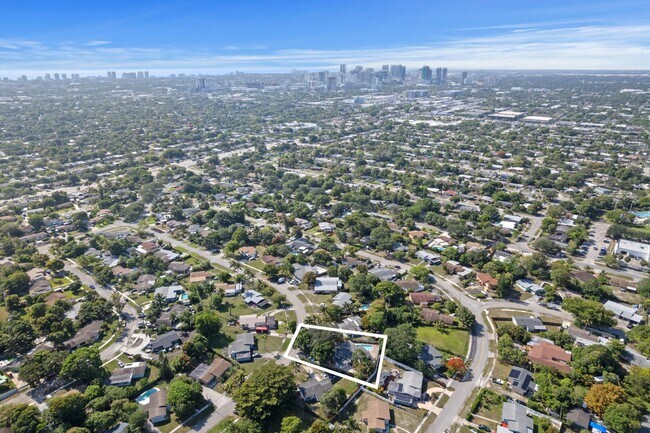 Building Photo - 1517 NW 12th Ave