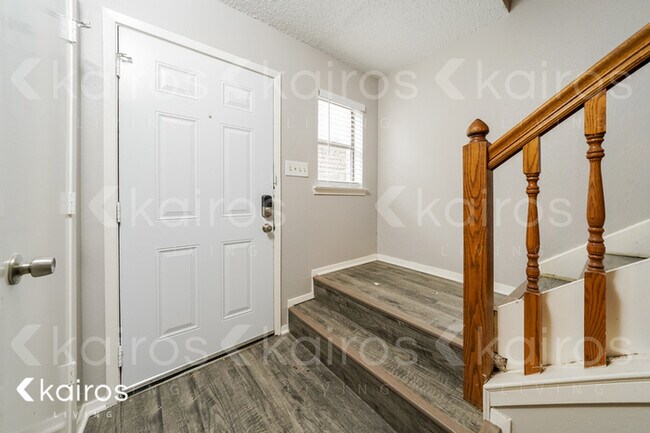 Foto del edificio - 2116 Woodnote Ln