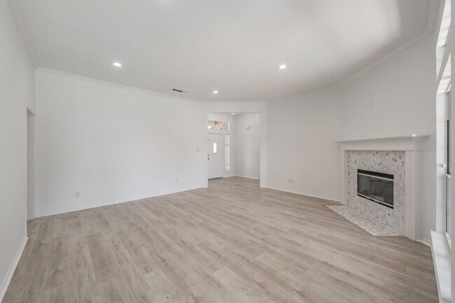 Building Photo - Stunning Home With Pool In North Richland ...