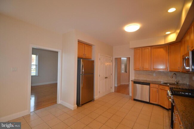 Foto del edificio - 105 Bolton Ct