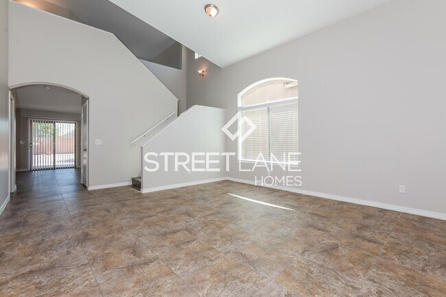 Foto del edificio - REDUCED! - NOW OFFERING HALF OFF FIRST FUL...