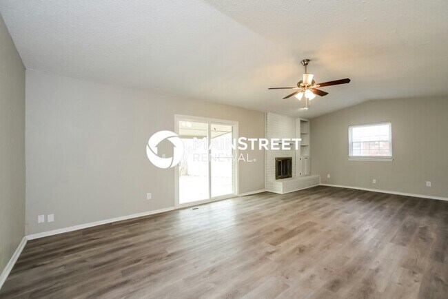 Foto del edificio - 3 Bedroom Pet-Friendly Home in YUKON, OK with Main Street Renewal