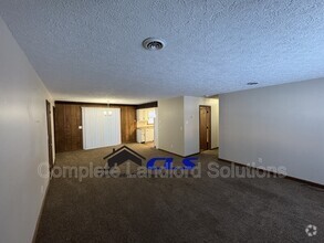 Building Photo - 1827 E Southern Manor Dr