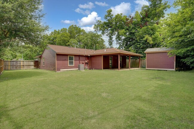 Building Photo - 8159 Glenhollow Dr