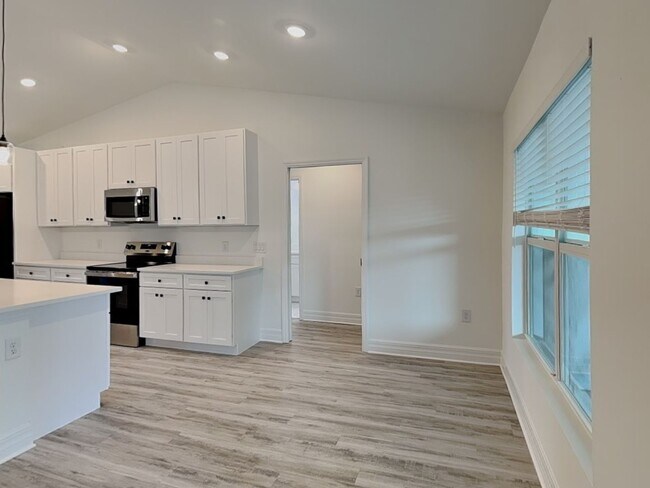 Foto del edificio - 3614 NE 9th Pl