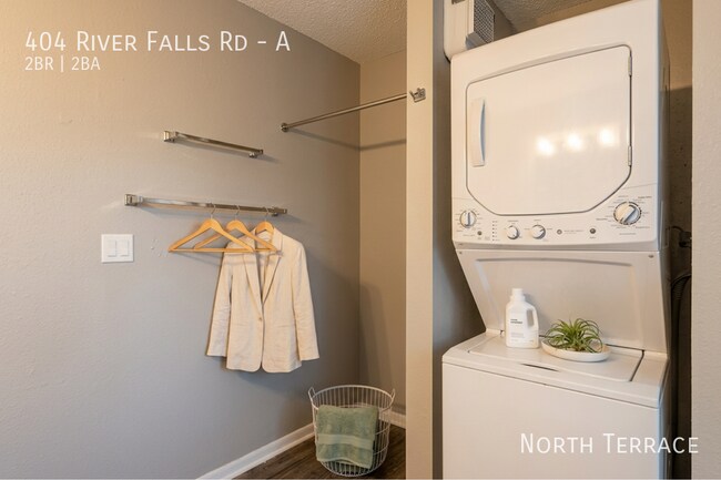 Foto del edificio - 404 River Falls Rd