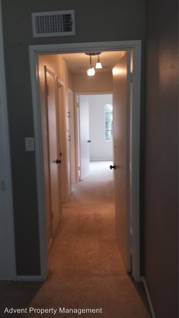 Foto del edificio - 745 N Laurel Ave