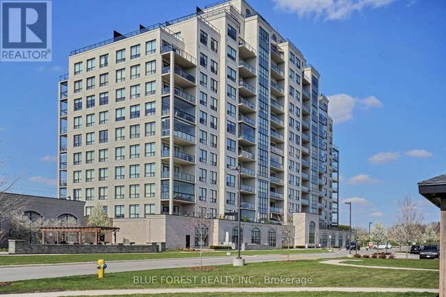 Photo du bâtiment - 240 Villagewalk Blvd