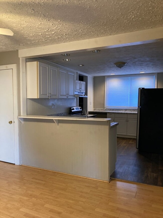 Building Photo - Spacious 5 bedroom 2 bath Southside Muncie