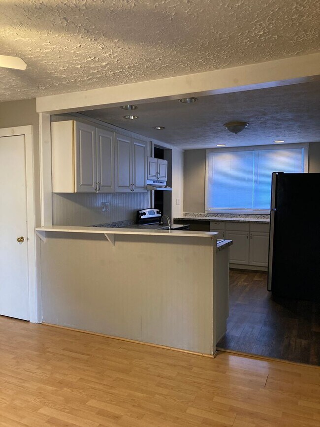 Foto del edificio - Spacious 5 bedroom 2 bath Southside Muncie