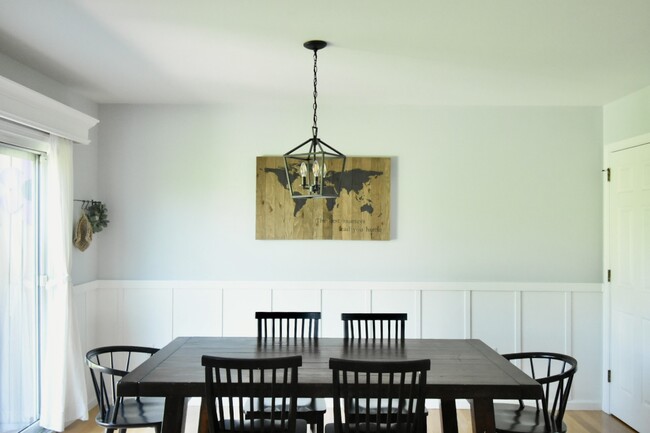 Dining Area - 275 W Fulton St