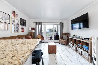 Building Photo - 6300 Seawall Blvd