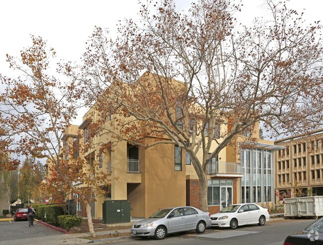 Foto del edificio - Birch Plaza