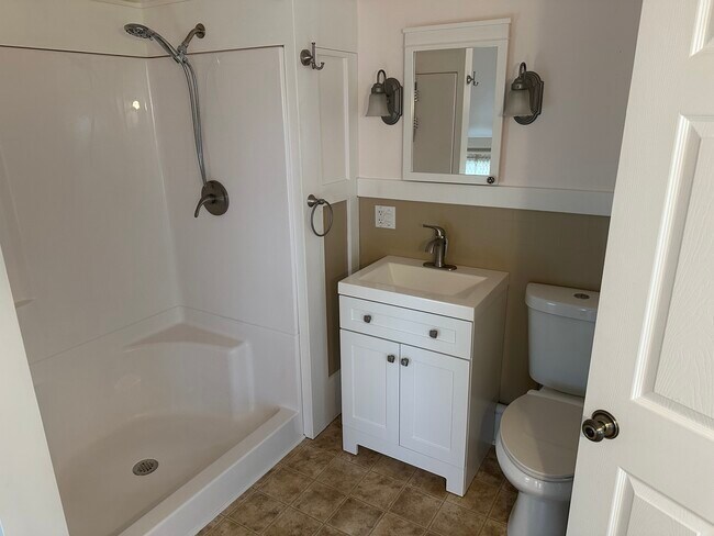 Foto del edificio - 171 N Main St