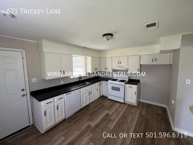 Building Photo - 621 W Trickey Ln