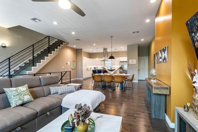 Building Photo - 3737 Bienville Ave