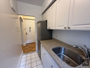 Building Photo - Christopher Street