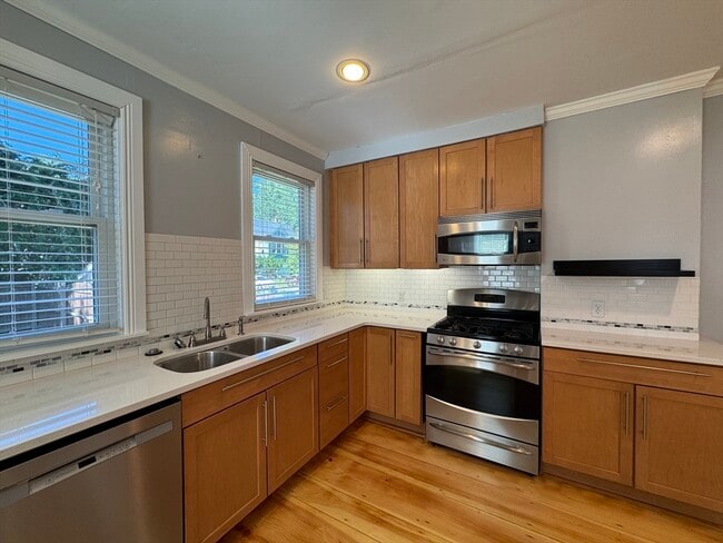 Building Photo - 8 Elmwood St
