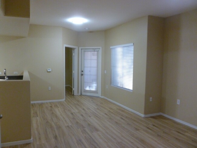 Foto del edificio - 3400 Cabana Dr
