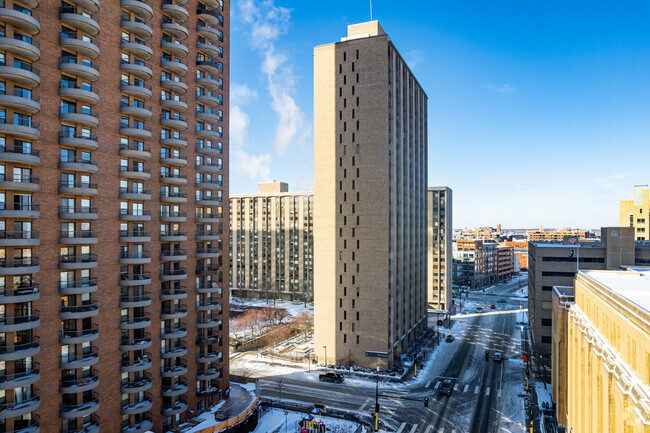 Foto del edificio - The River Towers Condominium