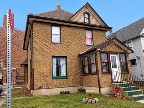 Building Photo - 19 W Iroquois St